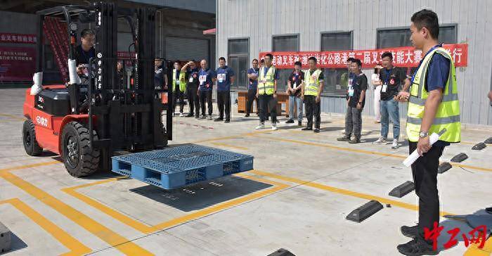 濰坊市濰城區(qū)總工會(huì)舉辦物流行業(yè)叉車技能競賽